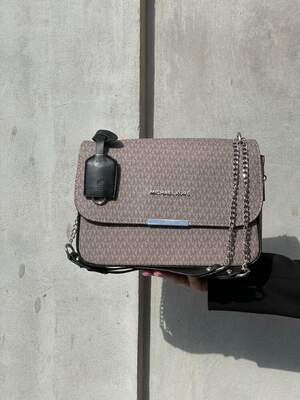 Michael Kors Zippy Bag Grey